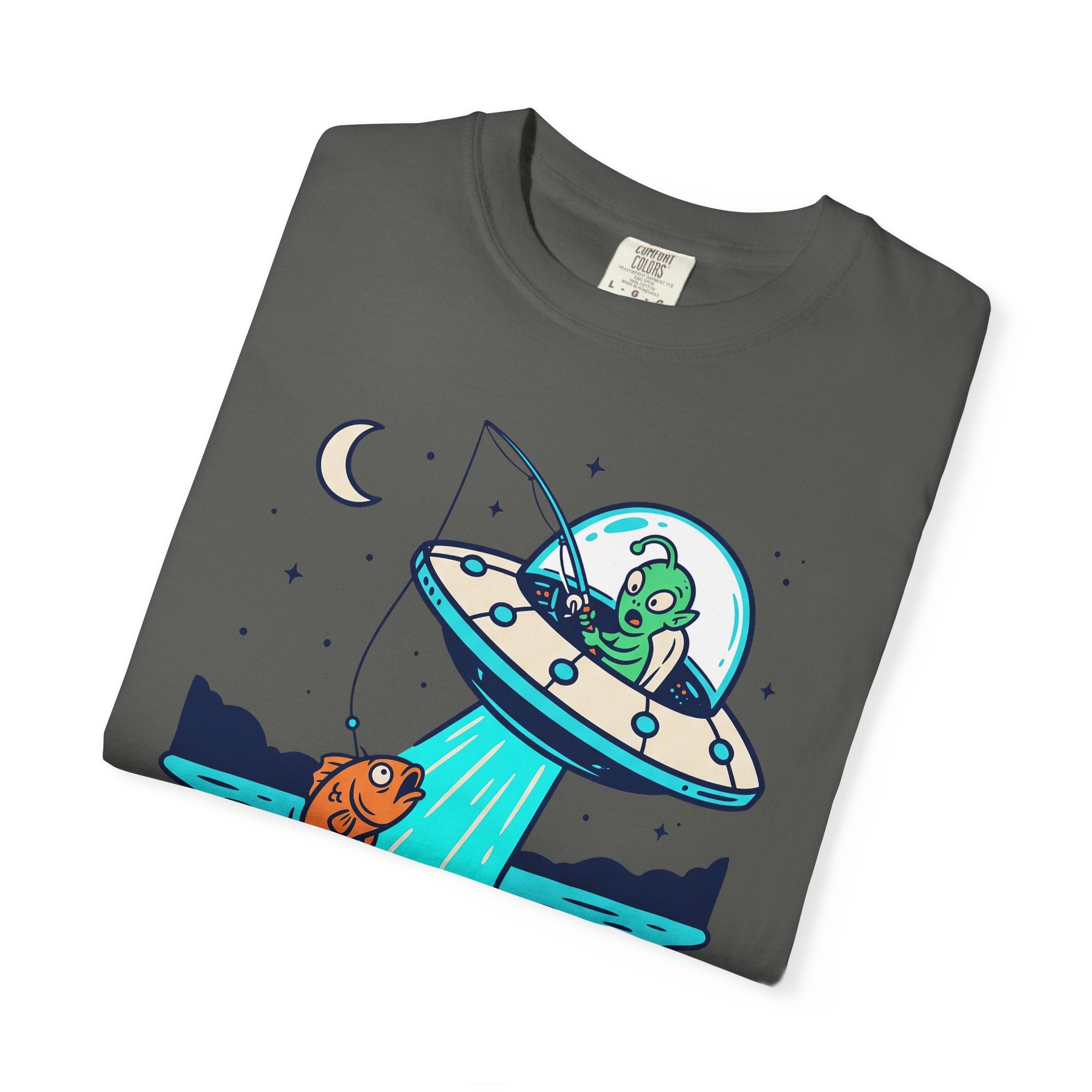 Dark gray short-sleeve T-shirt with alien UFO fishing graphic
