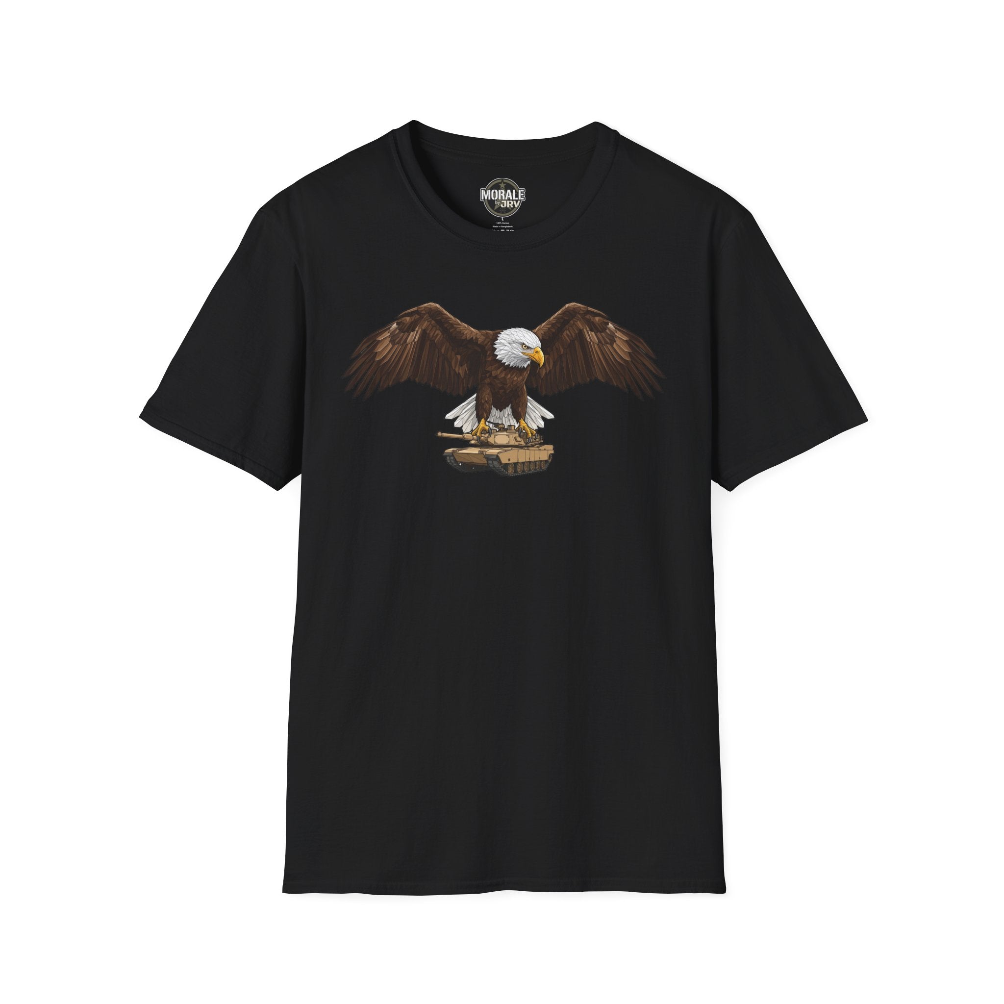 Camiseta negra con águila calva patriótica sobre un tanque militar, diseño al frente